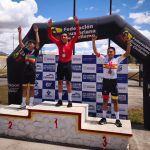Mathias Anrango celebra la medalla de oro conseguida en la carrera a los puntos, durante la tercera jornada del ciclismo de pista. /Cortesía