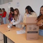 En el exterior los ecuatorianos pueden integrar las mesas electorales de forma voluntaria.