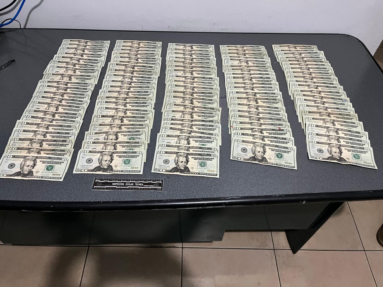 Militares hallaron dinero encaletado en un centro de diversión nocturna; en total, 234.344 dólares. / Cortesía