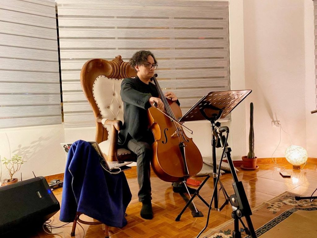 Dixon Delgado protagonizará el convierto de violonchelo solo en la Sala Alfonso Carrasco de la Casa de la Cultura. /Cortesía
