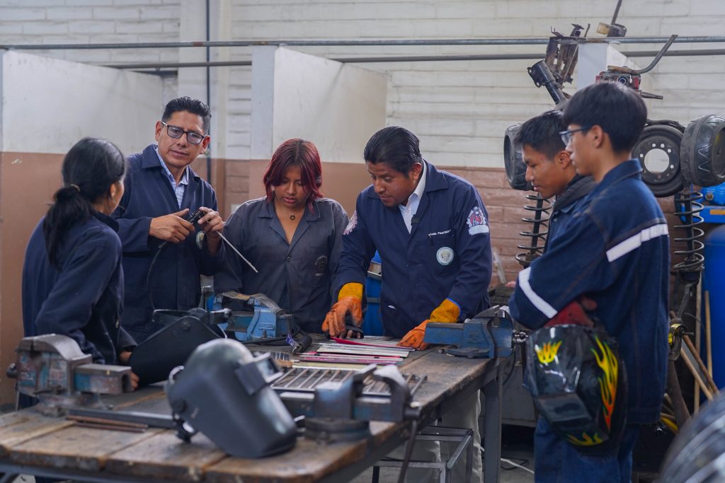 La postulación está enfocada en los institutos superiores del Ecuador. Foto: Minedec
