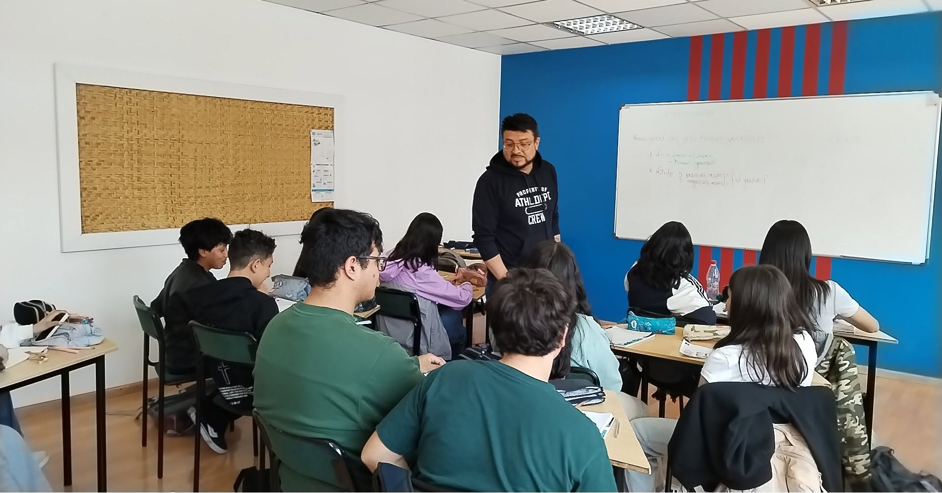 Los seleccionados estudiarán inglés en CENA Cuenca - Abraham Lincoln. Foto: redes sociales