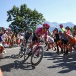 Richard Carapaz sigue escalando puesto en La Vuelta 2026. Foto: AFP