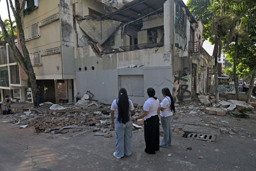Una casa caída en Cali tras el terremoto en Colombia. Foto: AFP