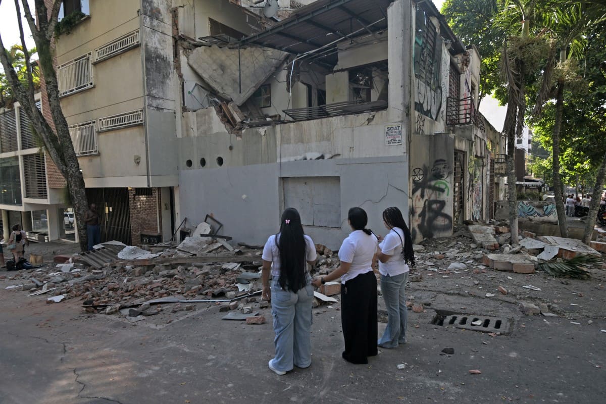 Una casa caída en Cali tras el terremoto en Colombia. Foto: AFP