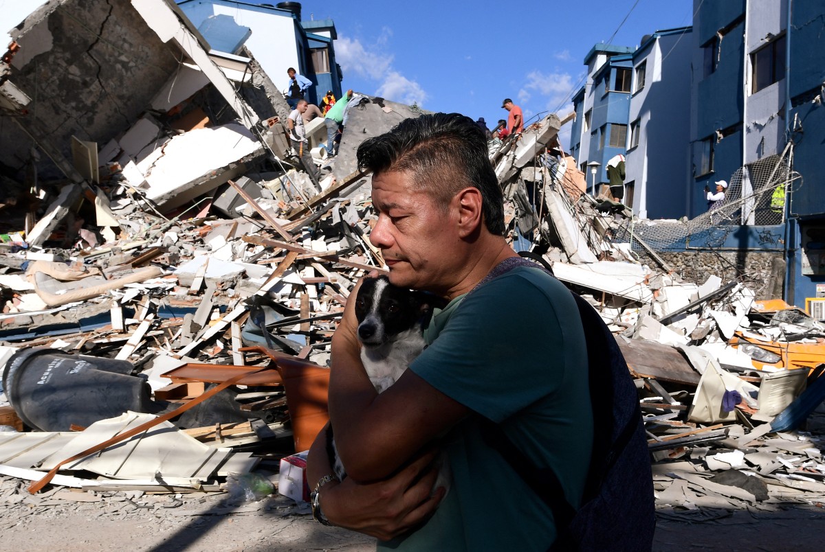 Pereira es una de las ciudades que más fallecidos ha registrado tras el terremoto en Colombia. Foto: AFP