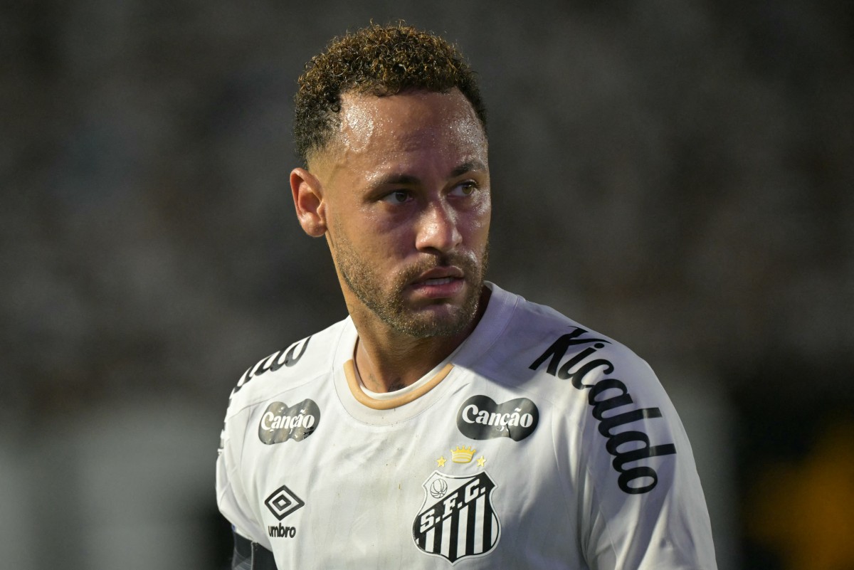 Neymar, jugador del Santos de Brasil, jugó contra Macará en el partido de ida de la Copa Sudamericana. Foto: AFP