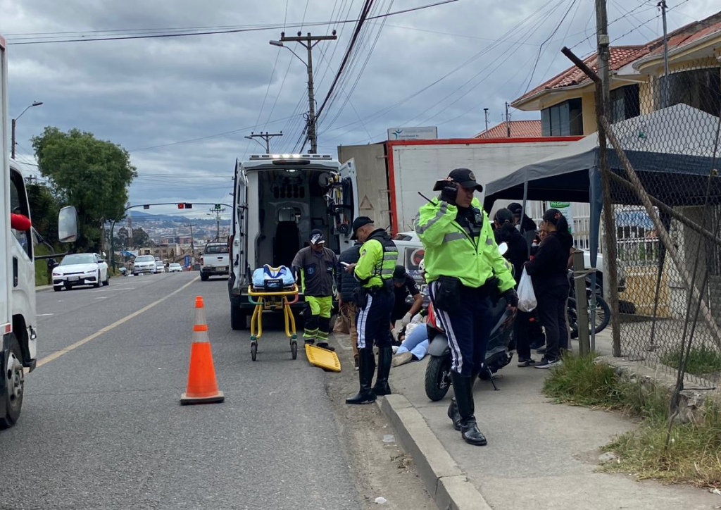 Una mujer resultó herida en accidente de tránsito en la Panamericana Sur, sector Narancay. /Cortesía
