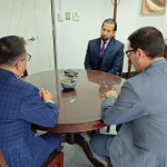 El nuevo director provincial de la Judicatura en Azuay, Lenin Fernando Ramírez (c), asumió sus funciones. /Cortesía
