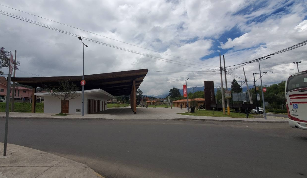 Cierres viales intermitentes se prevén para este miércoles 5 de agosto en el sector de Gapal por entrega de una locomotora para el Parque del Ferrocarril. /Cortesía
