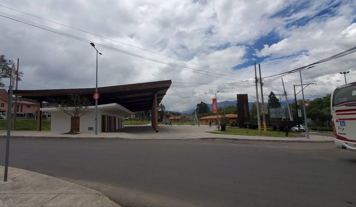 Cierres viales intermitentes se prevén para este miércoles 5 de agosto en el sector de Gapal por entrega de una locomotora para el Parque del Ferrocarril. /Cortesía