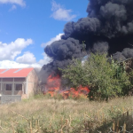El fuego casi afecta a una vivienda en el sector Nuevos Horizontes en la parroquia Sinincay. /Cortesía