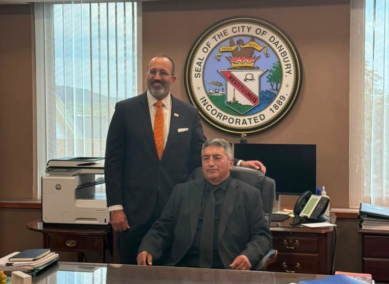 Milton Pauta Mosquera fue reconocido como ‘alcalde por un día’ en la ciudad de Danbury, en el condado de Fairfield, que corresponde al estado de Connecticut, en Estados Unidos. /Cortesía