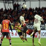 Jugada de expulsión para Matías Klimowicz de Deportivo Cuenca. Foto: API