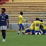 Jugadores de Gualaceo celebran goles ante Cuenca Juniors. Foto: API