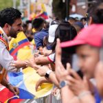El alcalde de Nueva York, Zohran Mamdani, acompañó a miles de ecuatorianos durante el desfile los 217 años del primero grito de independencia que se vive por las calles de Queens. /Cortesía