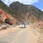 La vía Cuenca-Girón-Pasaje se encuentra habilitada bajo un horario controlado. Foto: MIT