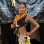 María Eduarda Sánchez con la medalla del primer lugar en baile. Foto: Cortesía