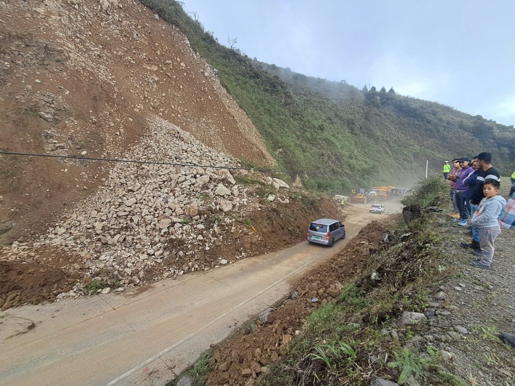La tarde de este 20 de agosto se reabrió la vía Cuenca-Molleturo-El Empalme. Foto: MIT