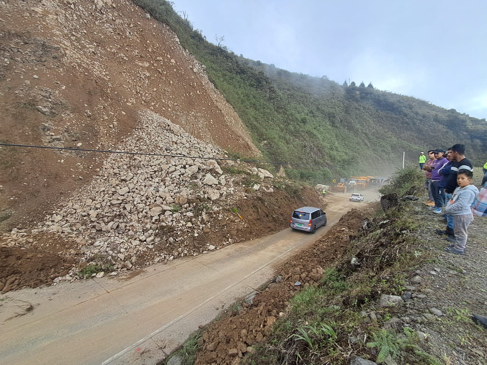 La tarde de este 20 de agosto se reabrió la vía Cuenca-Molleturo-El Empalme. Foto: MIT