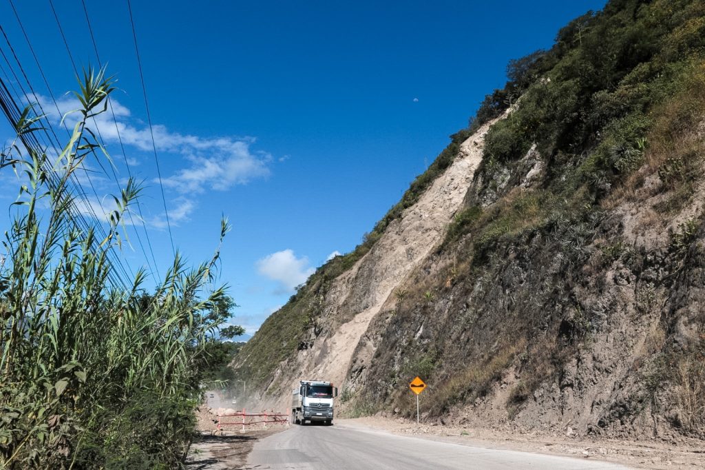 Vía Cuenca-Girón-Pasaje.