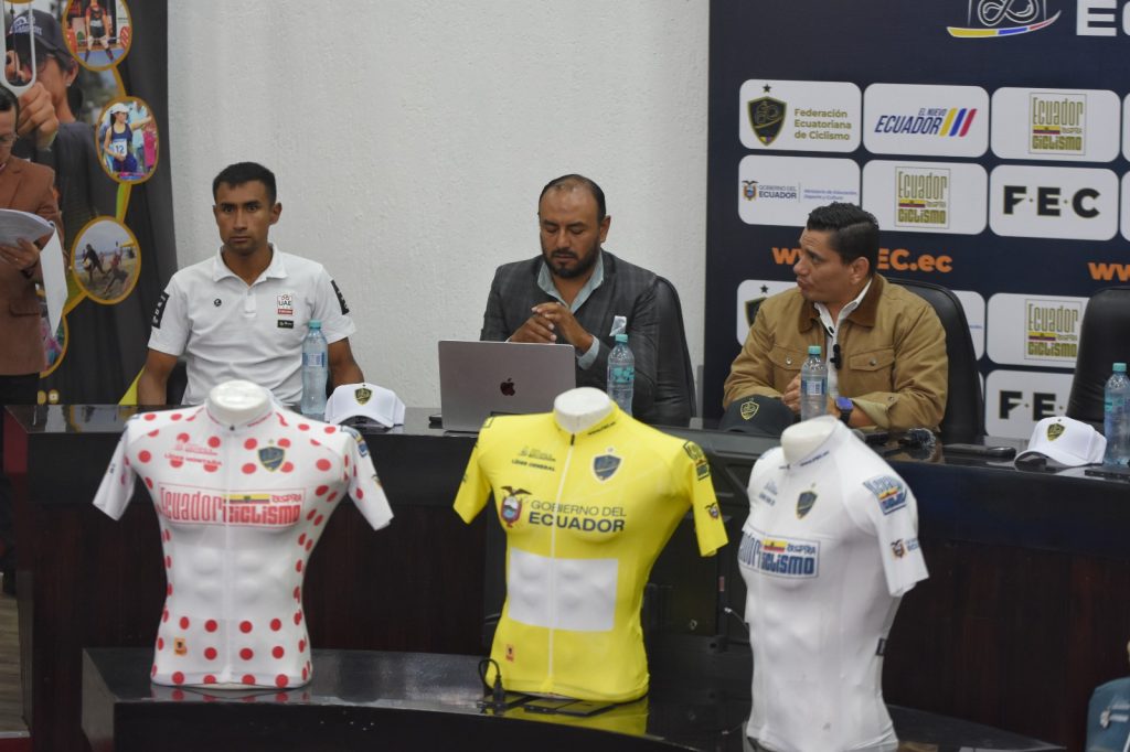 Rueda de prensa sobre los detalles de la Vuelta Ciclística al Ecuador. Foto: FEC