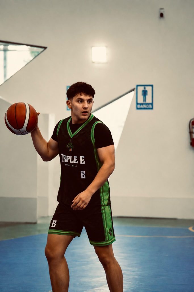Nicolás Tapia en su última etapa como jugador en Cuenca. Foto: Cortesía