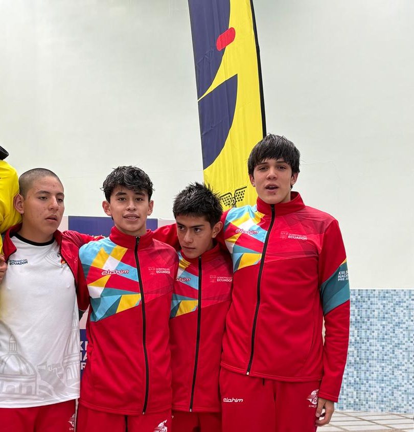 Deportistas celebran medalla en los Juegos. Foto: Cortesía