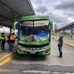 La EMOV empezó a hacer operativos para controlar que se cumplan con los precios de los boletos. Foto: EMOV