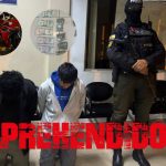 Dos jóvenes son investigados por presuntamente vender droga en la Terminal de Cuenca. /Cortesía