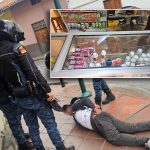 Un sujeto que agredió al dueño de un negocio y rompió el vidrio de una vitrina, fue aprehendido para investigaciones. / Cortesía