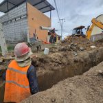 Obreros de Etapa realizarán una intervención que provocará la suspensión del servicio de agua potable. Foto: Etapa