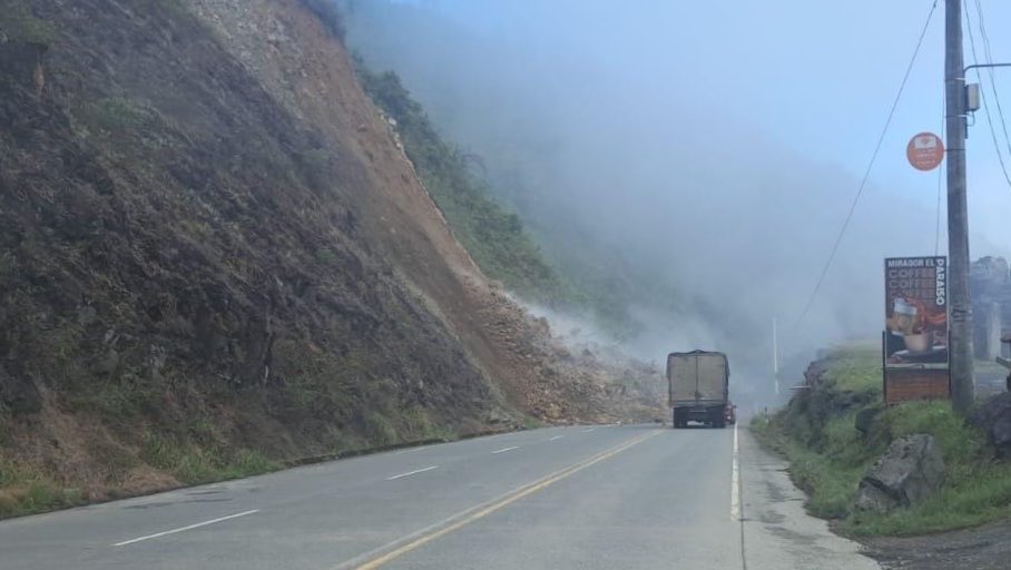 La vía Cuenca-Molleturo-El Empalme está cerrada este 20 de agosto. Foto: MIT