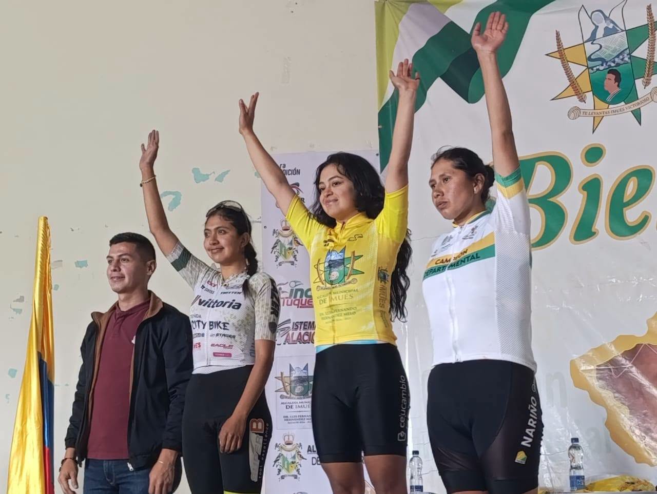 Daniela Machuca (de amarillo) celebra triunfo. Foto: Cortesía