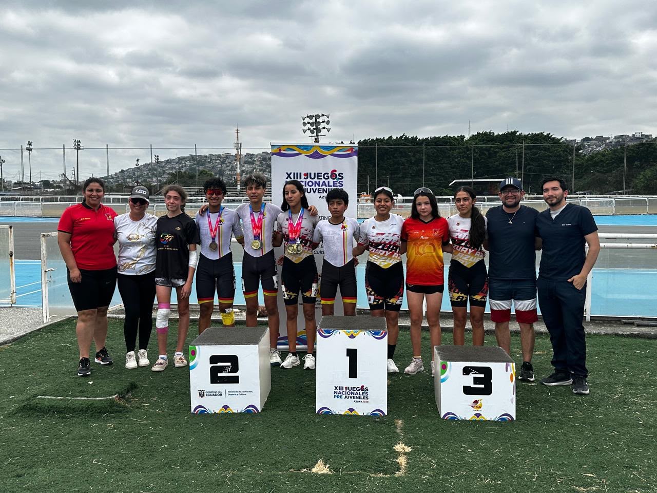 Azuayos celebran medallas de patinaje en los Juegos Nacionales Prejuveniles. Foto. Cortesía