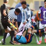 Leandro Paredes en su discusión con Gavi. Foto: AFP
