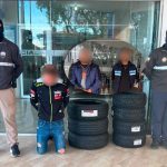 La Policía Nacional aprehendió a tres ciudadanos presuntamente dedicados a robar locales comerciales en Cuenca. /Cortesía