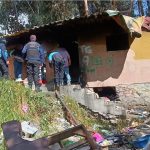 Un grupo de personas fue desalojado en el sector del puente de Milchichig por la Guardia Municipal. /Cortesía