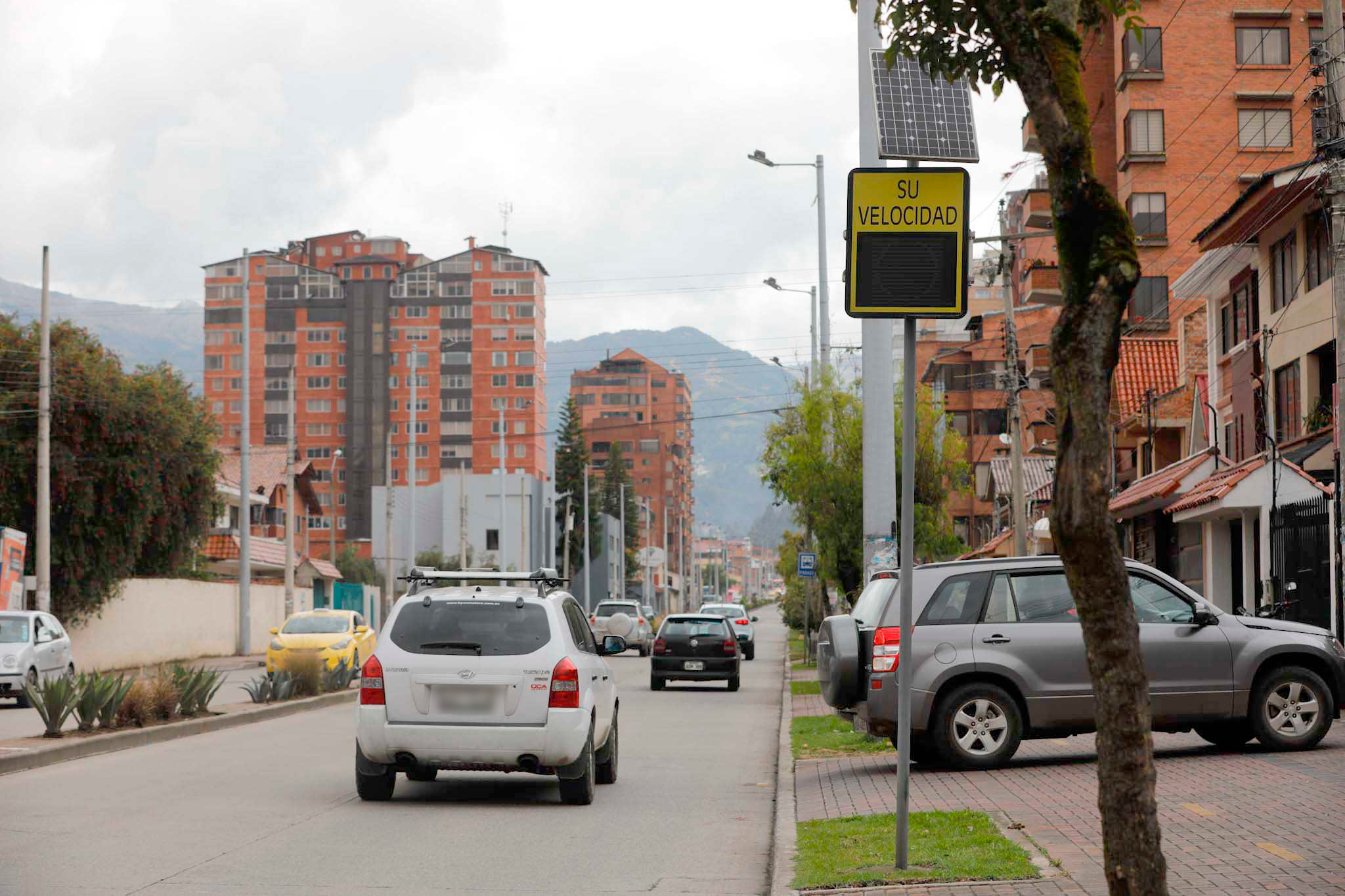 Uno de los radares que multa en Cuenca está en la avenida Ordóñez Lasso. Foto: El Mercurio