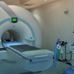 El quipo de resonancia magnética del Hospital José Carrasco Arteaga, del Seguro Social de Cuenca, se reactiva luego de permanecer apagado alrededor de dos meses. /Cortesía