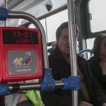 Usuarios de los buses públicos deben personalizar sus tarjetas. Foto: El Mercurio