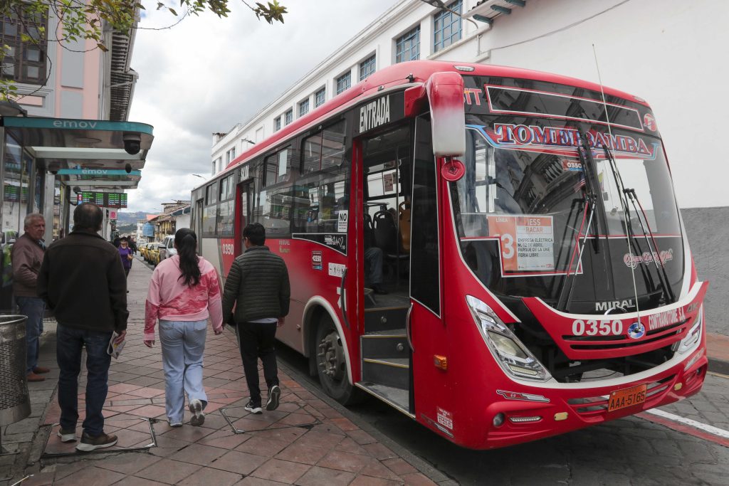 Línea 13 de bus urbano.