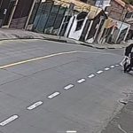 Dos sujetos en moto cometieron asaltos en varios sectores de Cuenca.