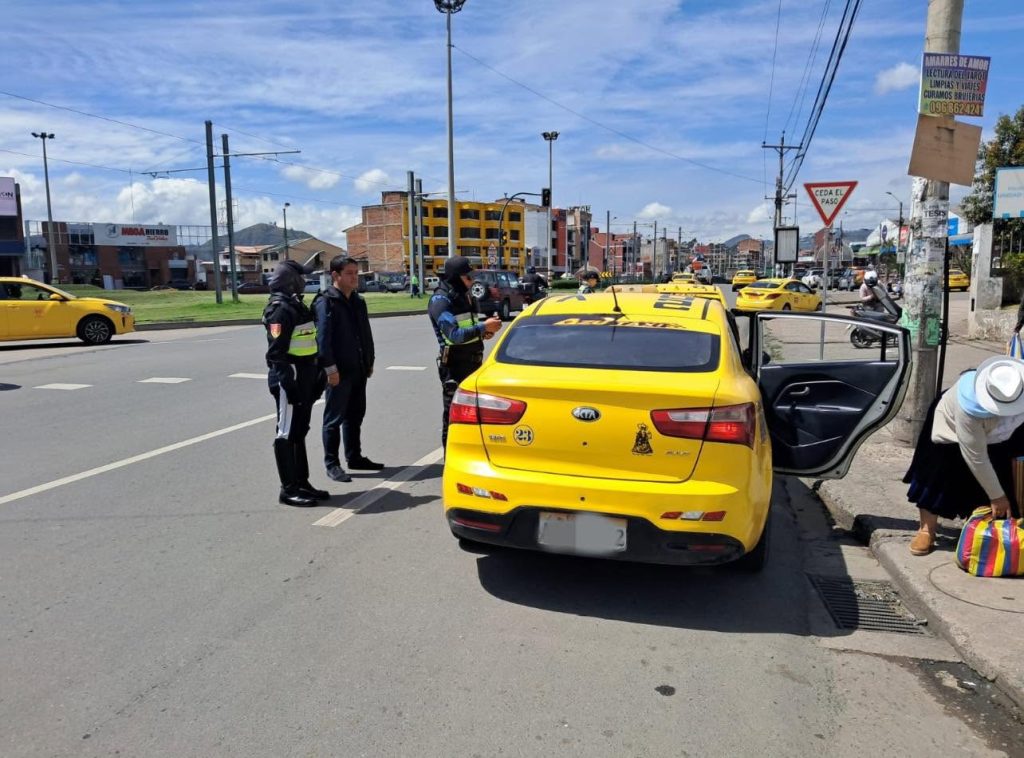 Las plataformas digitales de servicio de pasajeros y tarifas de taxis son retos para el nuevo alcalde.