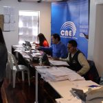 Representantes de la Junta Provincial Electoral de Azuay durante la calificación de las candidaturas. /Cortesía