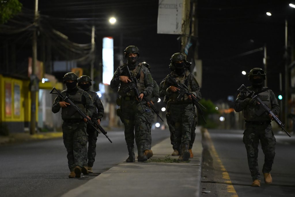 El toque de queda inició el 17 de septiembre con la participación de las Fuerzas Armadas. Foto: API