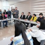 La alcaldesa Marisol Peñaloza recorrió el aeropuerto de Cuenca con el find e revisar detalles técnicos para la posible nueva conexión con Chiclayo. /Cortesía