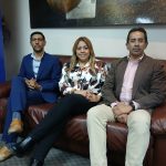 Xavier Merchán, gerente de Diario El Mercurio, Gabriela Velásquez, directora ejecutiva de la Cámara de Industria Gráfica del Guayas, y, Santiago Castillo, expresidente y actual miembro del directorio de la Asociación de Empresarios Gráficos del Azuay, dialogan sobre el XX Congreso de la Industria Gráfica Ecuatoriana que se desarrollará en Cuenca. /EL MERCURIO