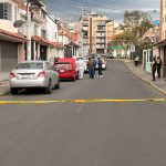 Muerto en el interior de un vehículo. /EL MERCURIO