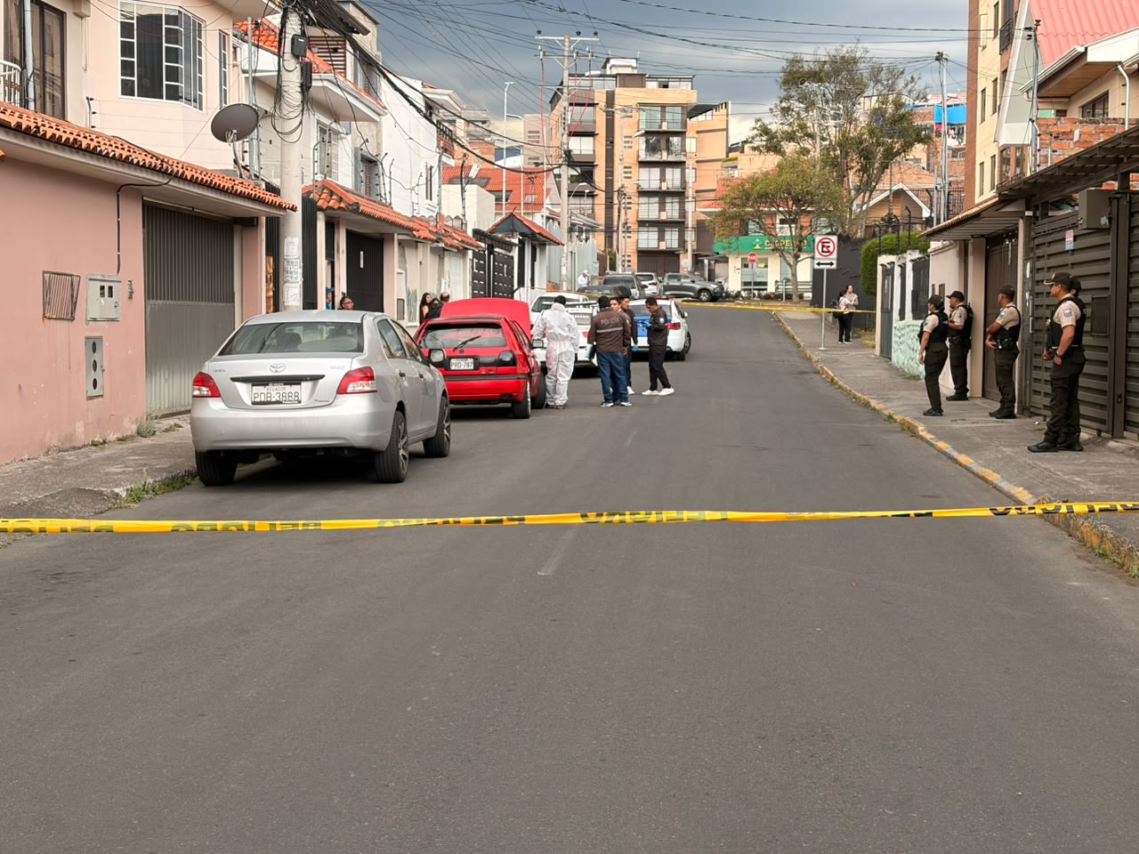 Muerto en el interior de un vehículo. /EL MERCURIO